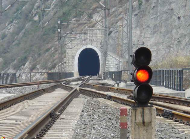 石家莊哪些學(xué)校開設(shè)鐵道信號專業(yè)？