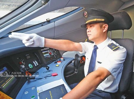 男生想要報(bào)考鐵路學(xué)校選什么專業(yè)好？