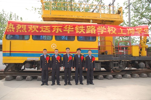 初中學(xué)歷學(xué)鐵路專業(yè)畢業(yè)一般月收入多少？