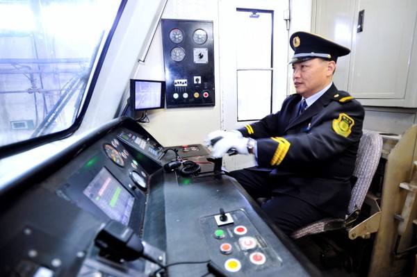 鐵路司機(jī)考試?yán)碚摽荚嚦煽儙啄陜?nèi)有效？