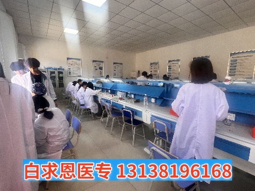 石家莊白求恩醫(yī)學中專學校多長時間放假一次？