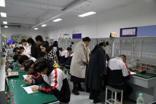 石家莊東華鐵路學(xué)校機電專業(yè)實訓(xùn)學(xué)出真技術(shù)嗎？